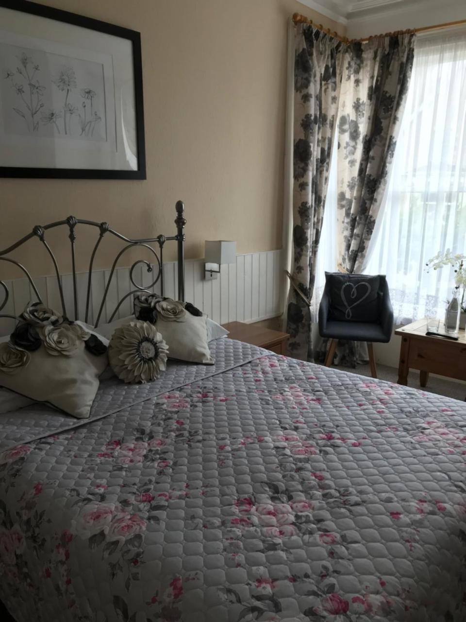 Astonwood Hotel 랜디드노 외부 사진