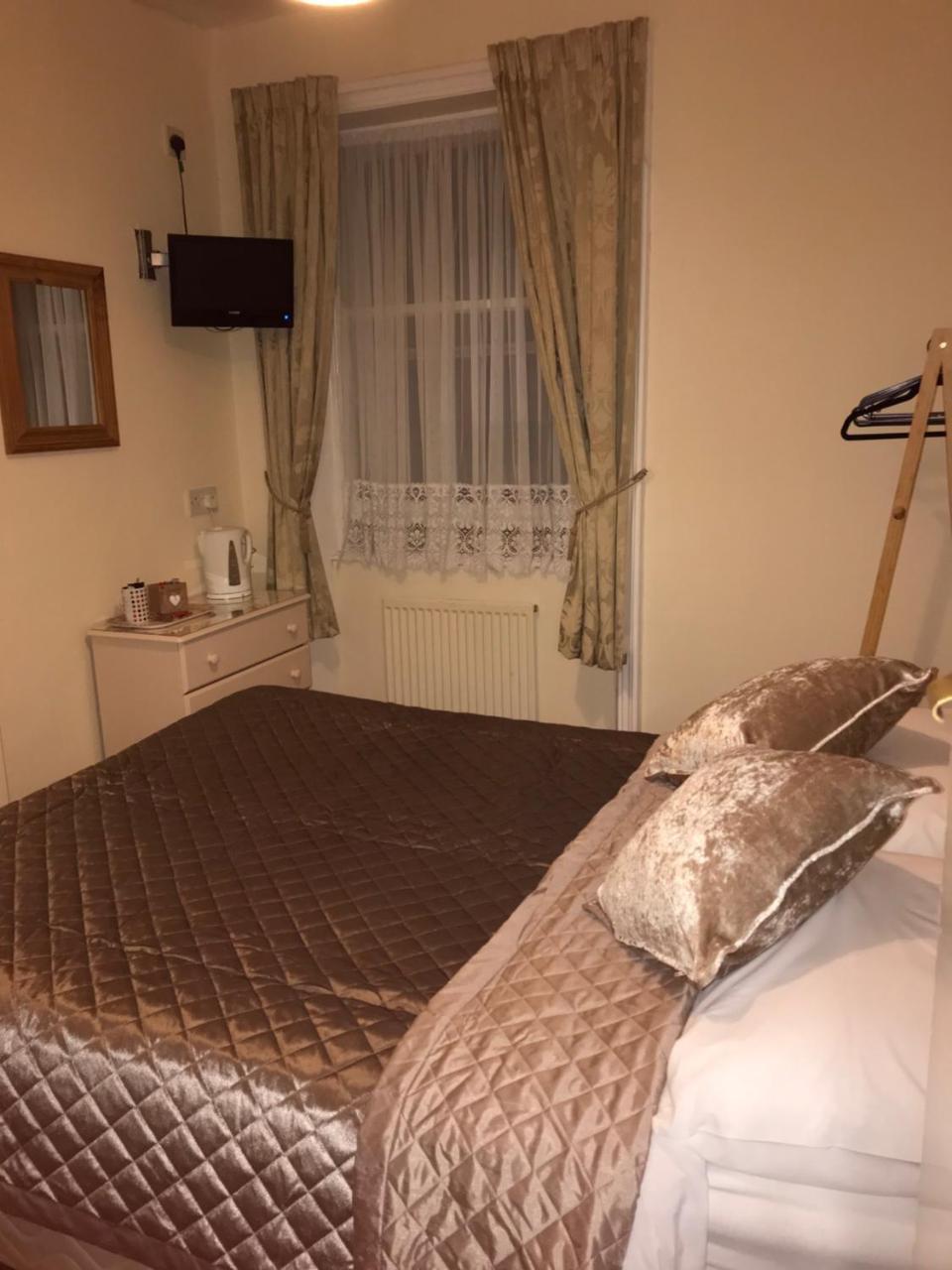 Astonwood Hotel 랜디드노 외부 사진