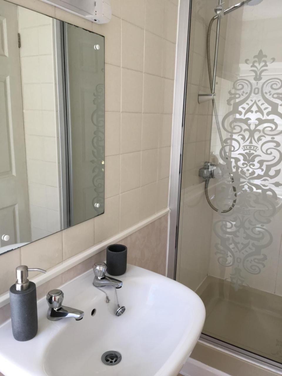 Astonwood Hotel 랜디드노 외부 사진